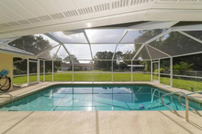 Huge Pool, Roomy, Close to Beaches, Shops, Restaurants!